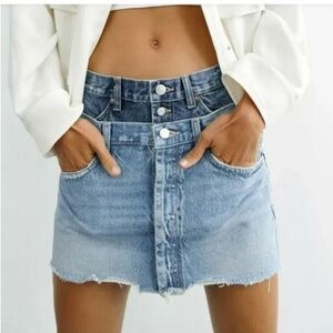 ZARA Double Waist Denim Mini Skirt
Light & dark wash denim 💙🩵🦋
Size small